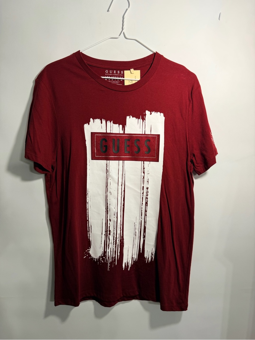 GUESS Men's Maroon Graphic Logo Tee